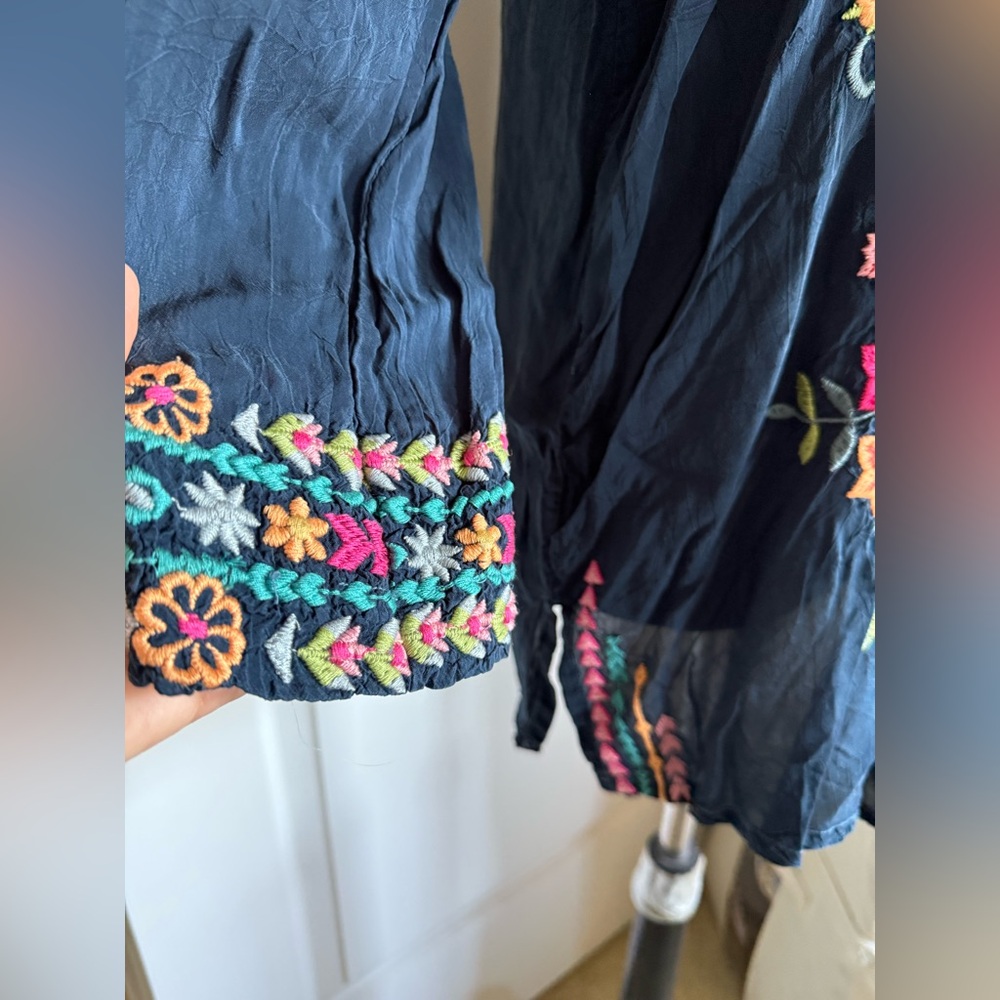 Johnny Was Embroidered Navy Boho Tunic Top Size XS - Picture 7 of 7